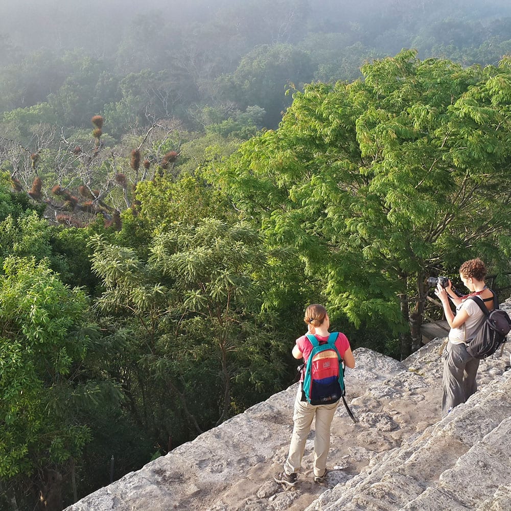 Tour Amancer en Tikal